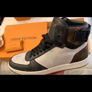 Louis Vuitton Men High Top Sneakers